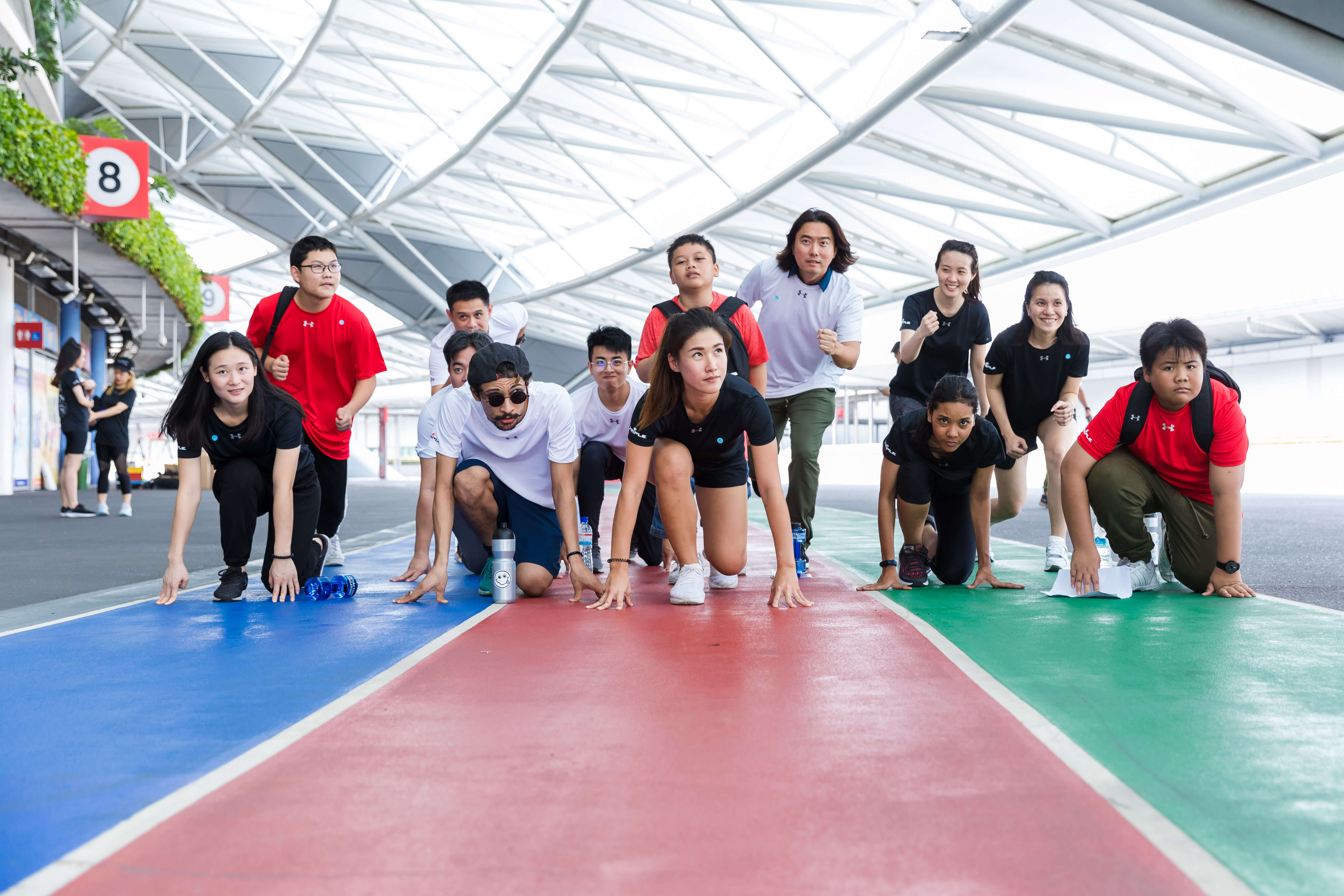 Amazing Race Singapore corporate team building - teams sprinting at race start